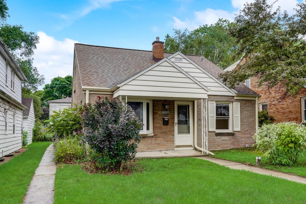 3209 N 80th St, Milwaukee, WI 53222