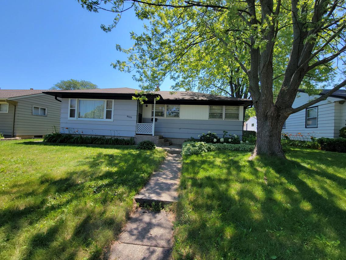 8025 W Grantosa Dr, Milwaukee, WI 53218
