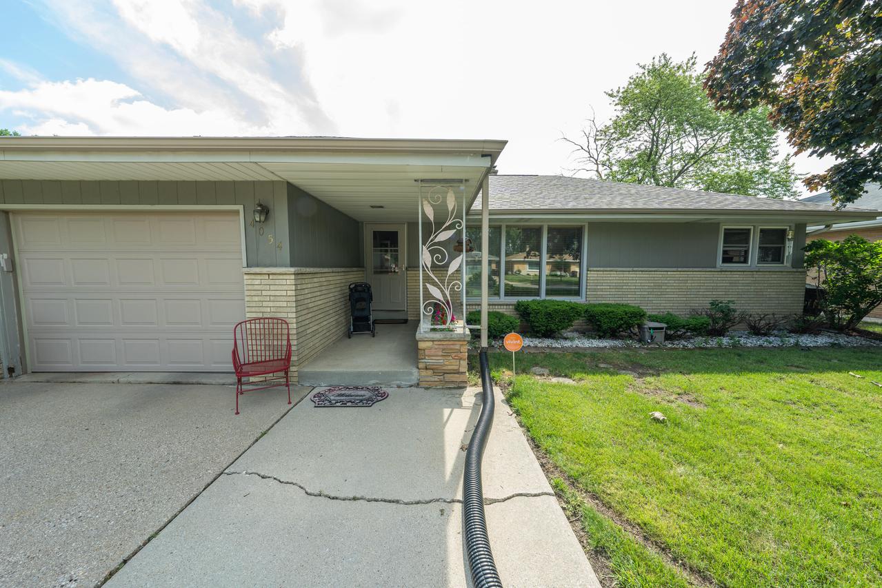 4054 N 93rd St., Wauwatosa, WI 53222