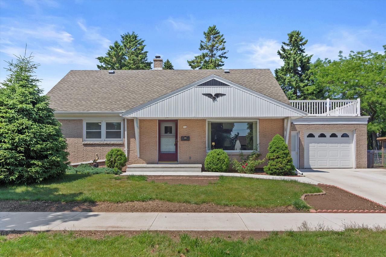 714 Manitou St, Manitowoc, WI 54220