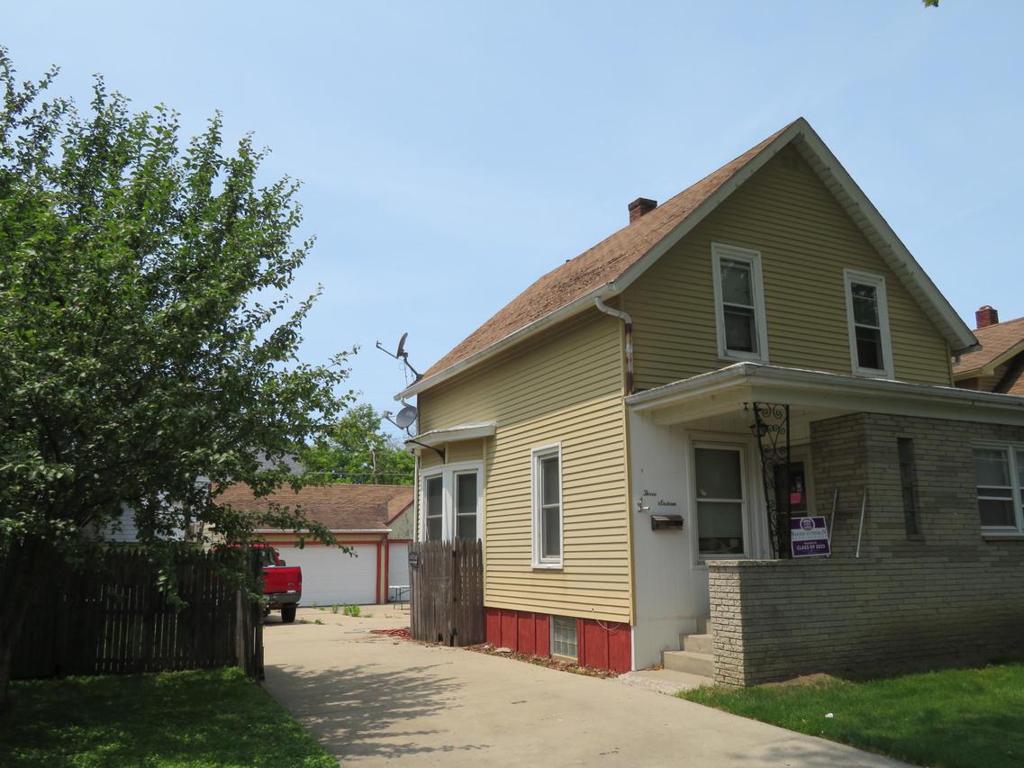 316 Wickham Blvd, Racine, WI 53405