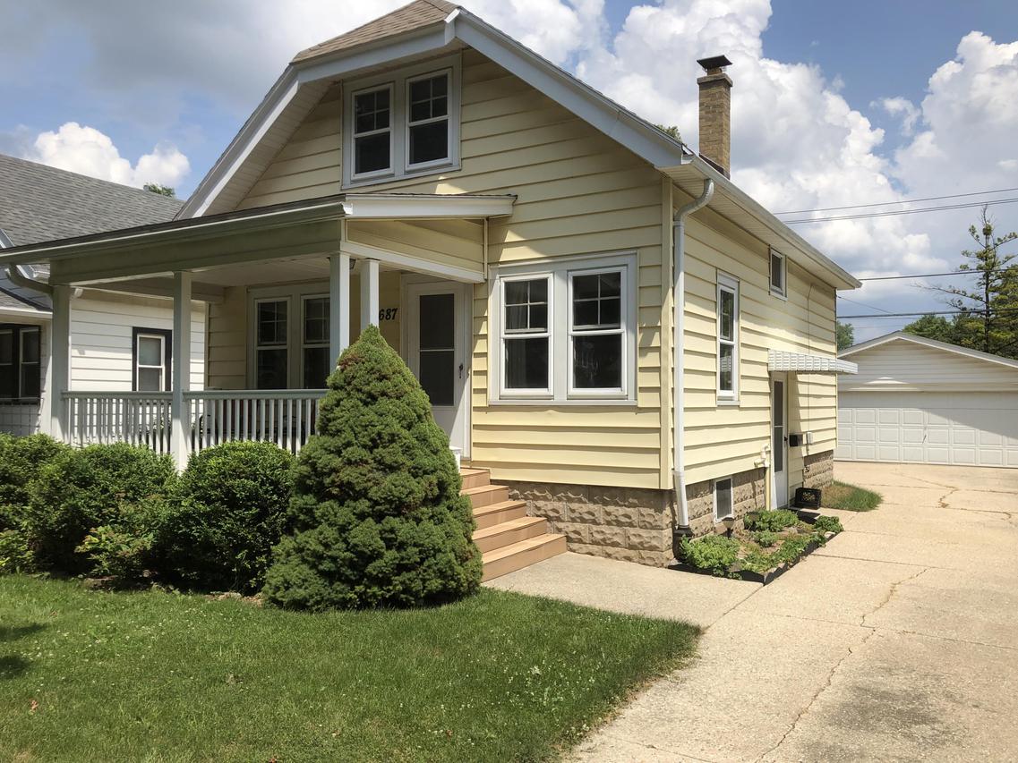 687 S Oak Park, Milwaukee, WI 53214