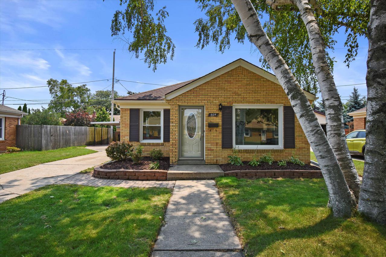 809 Willmor St., Racine, WI 53402