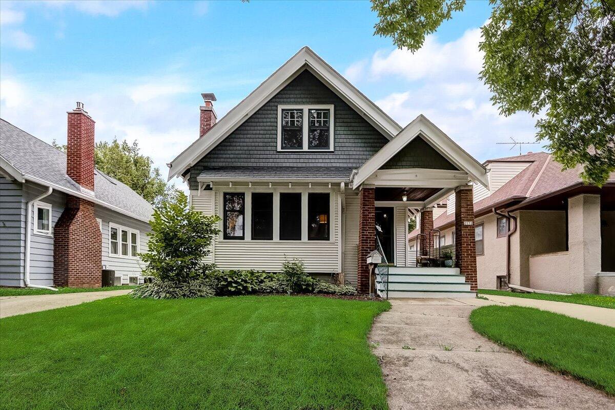 2172 N 62nd St., Wauwatosa, WI 53213