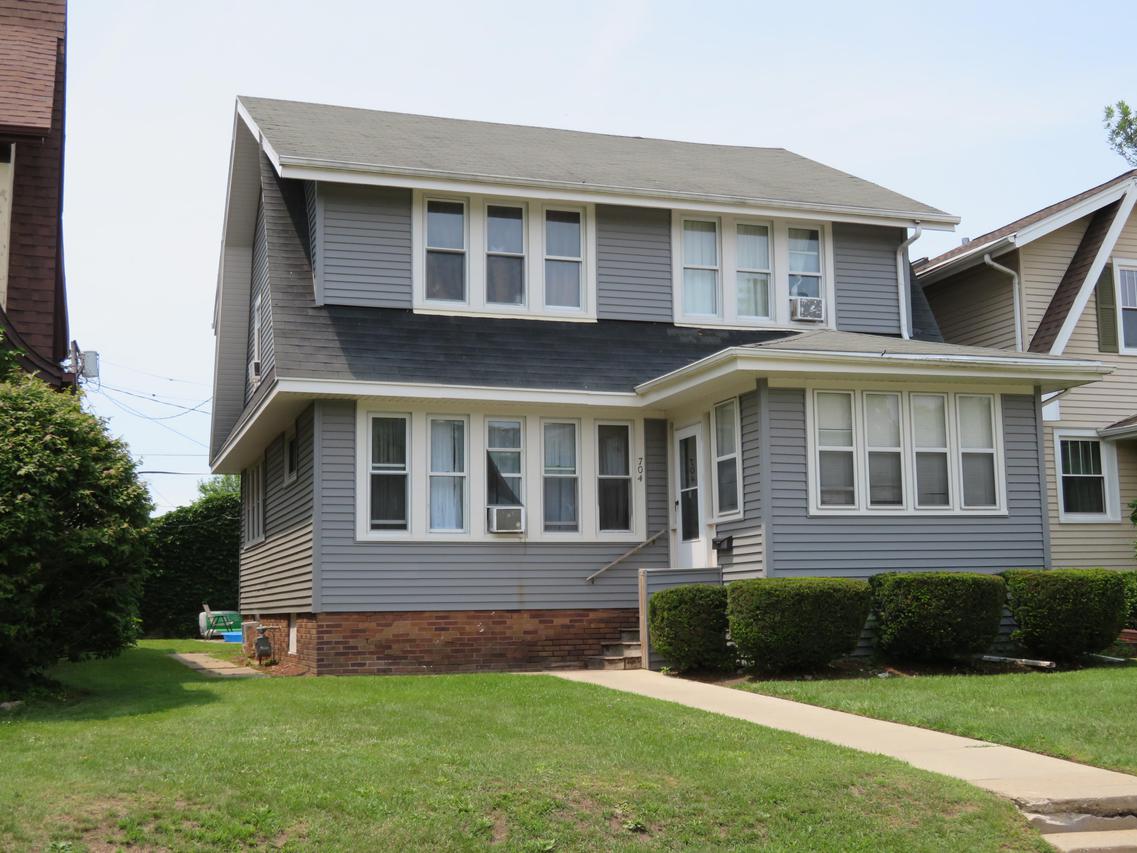 704 Blaine Ave, Racine, WI 53405