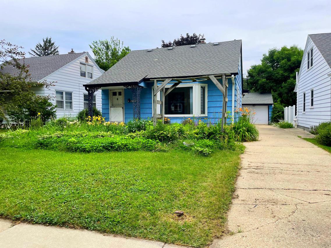 7818 W Clarke St, Wauwatosa, WI 53213