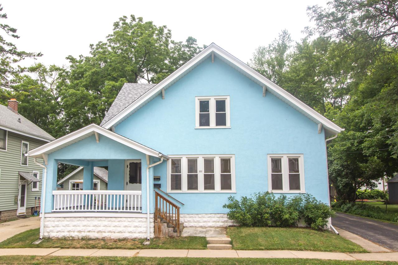 237 Union St, Waukesha, WI 53188