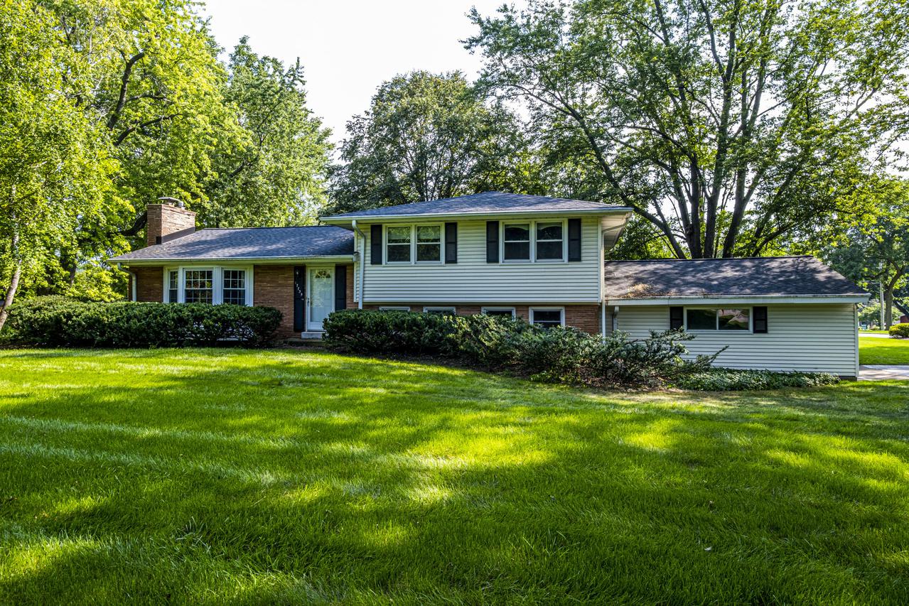 17735 Country Ln., Brookfield, WI 53045