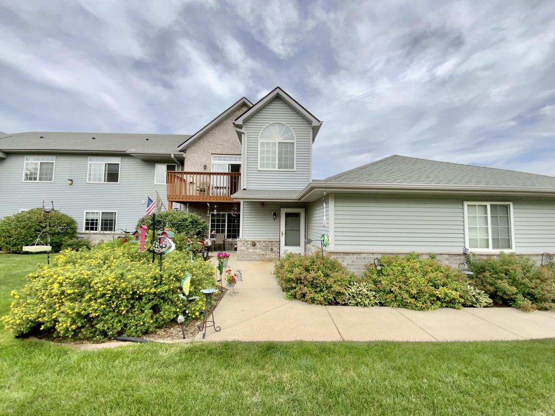 2209 N University Dr #4, Waukesha, WI 53188