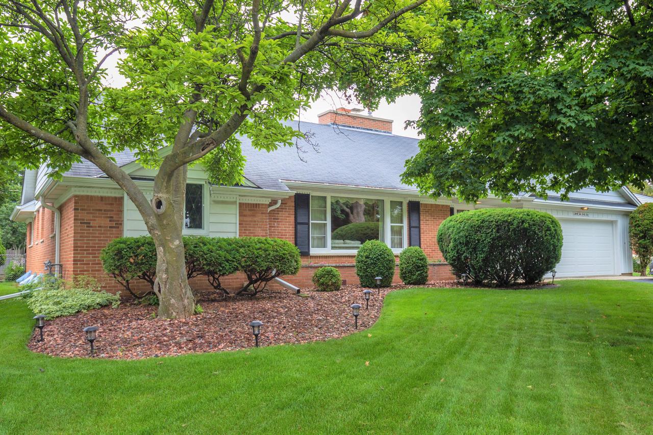 3245 N 104th St., Wauwatosa, WI 53222