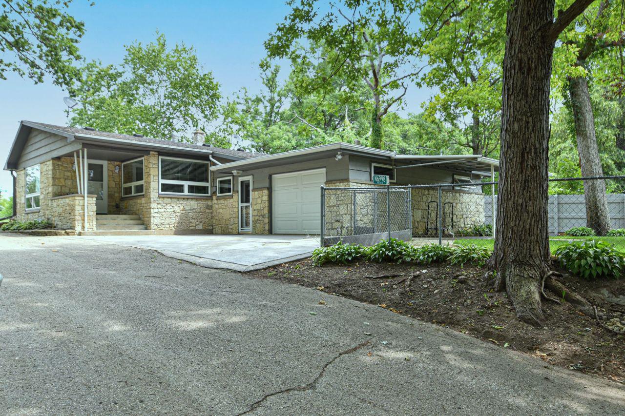 N6998 Poplar Ln, Sugar Creek, WI 53121