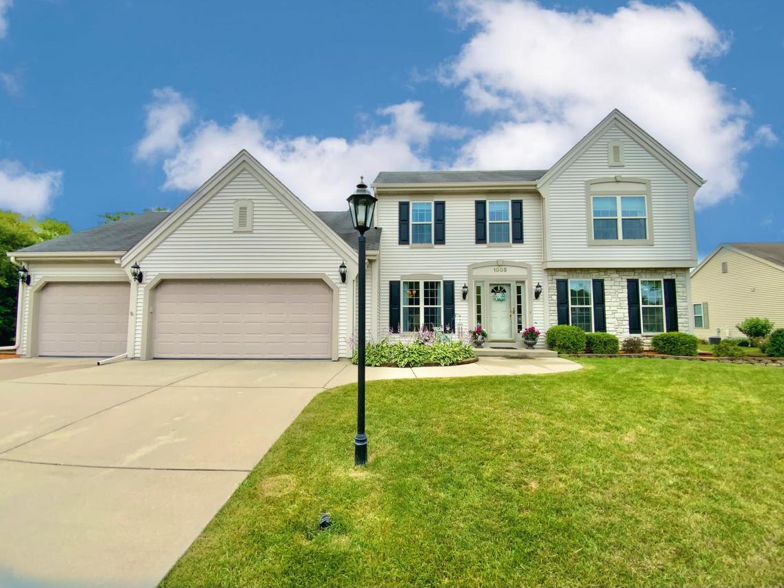 1005 Parkton Dr, Waukesha, WI 53189