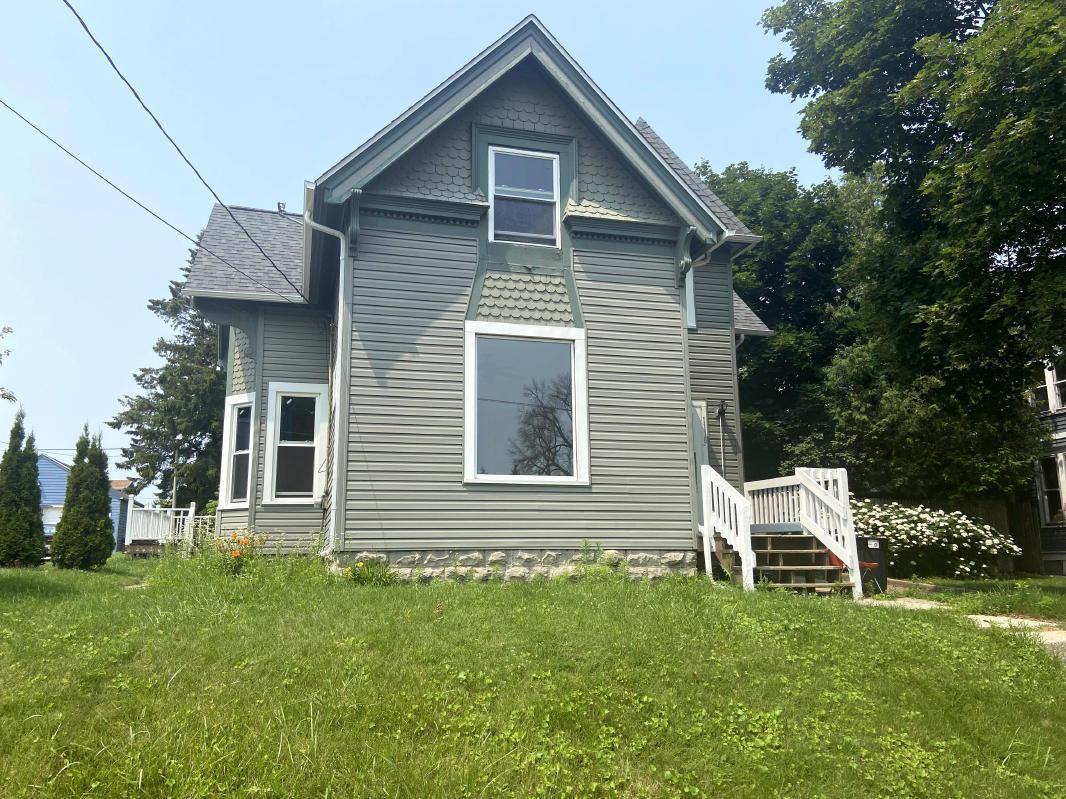 1118 S 12th St., Manitowoc, WI 54220