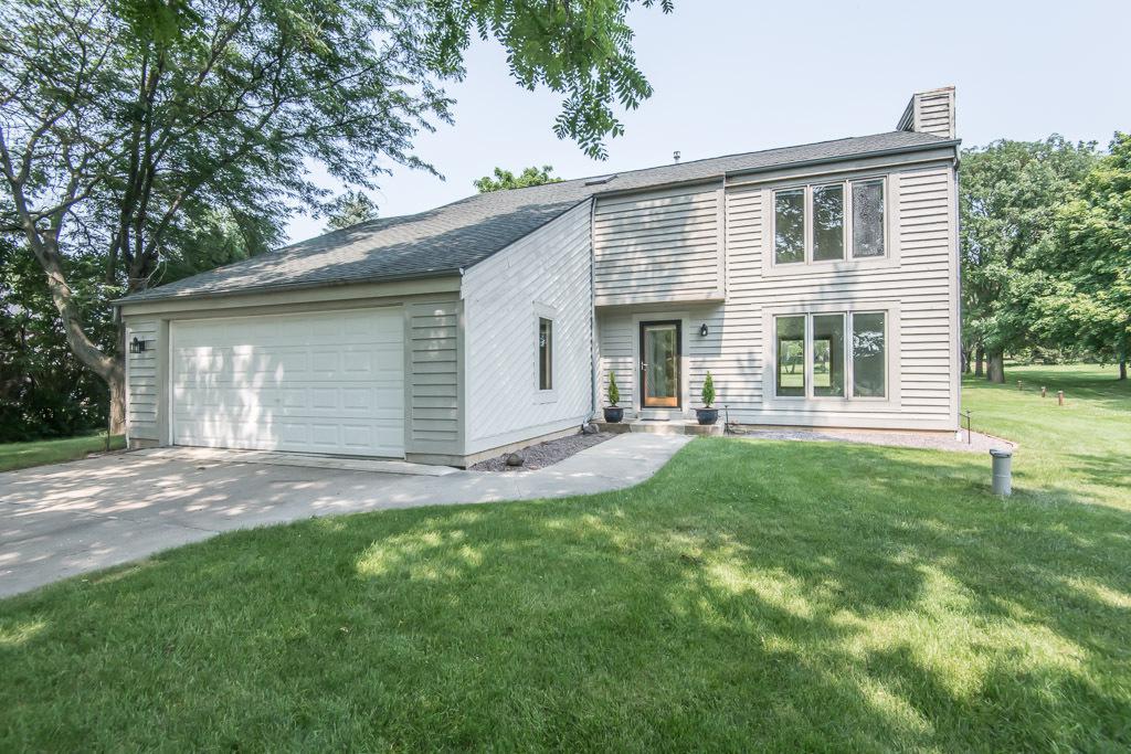 W273S2266 Drumlin Dr., Waukesha, WI 53188