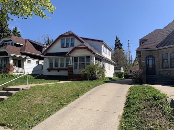 5525 W Wisconsin Ave, Milwaukee, WI 53208