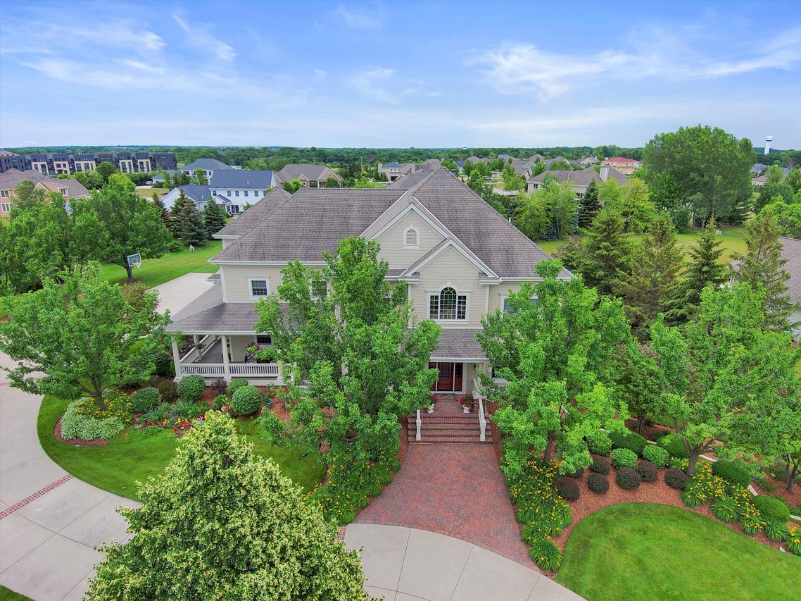 7158 S Cambridge Dr, Franklin, WI 53132