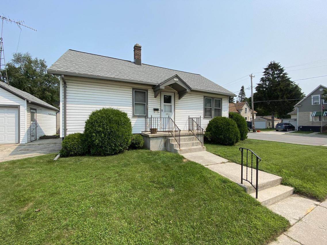 1704 Marshall St., Manitowoc, WI 54220