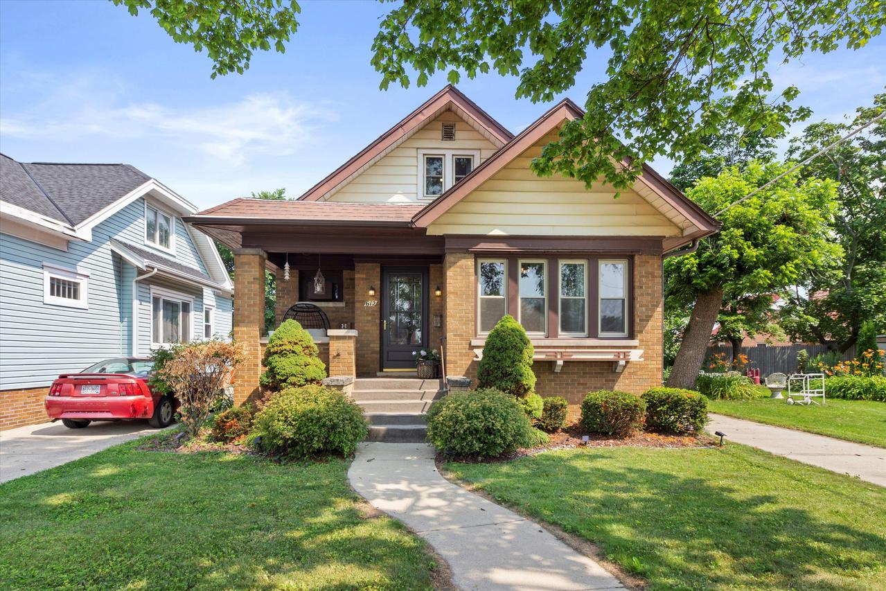 612 Romayne Ave, Racine, WI 53402