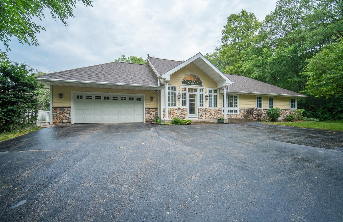 W399S3911 Fox Hill, Ottawa, WI 53118