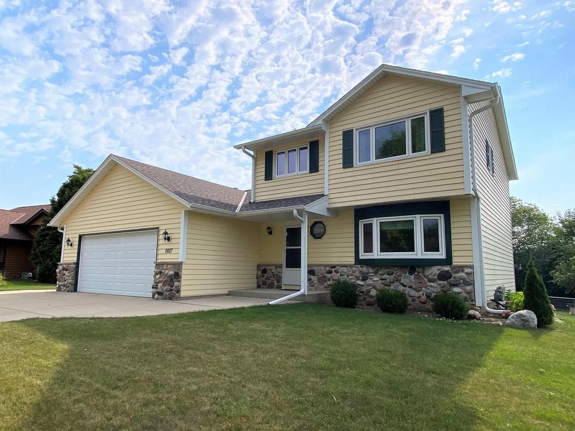 1027 Wellington Way, Hartland, WI 53029
