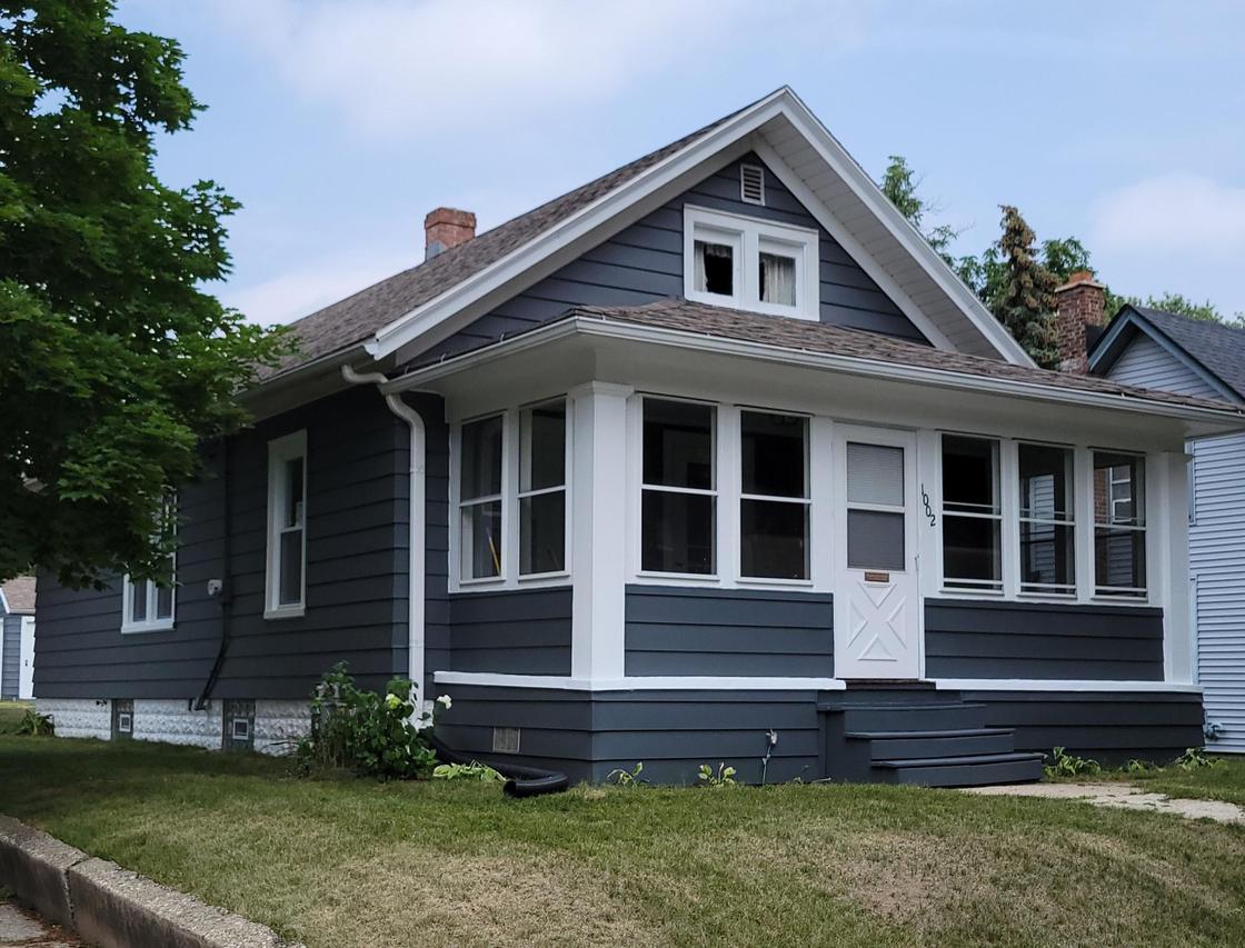 1002 Beechwood Ave, Waukesha, WI 53186