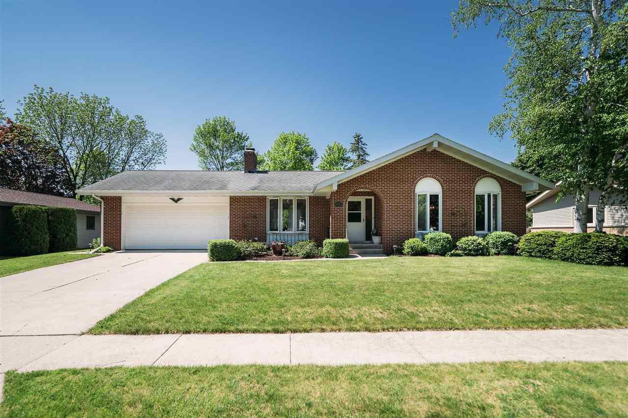 3204 Stokes Ln., Manitowoc, WI 54220