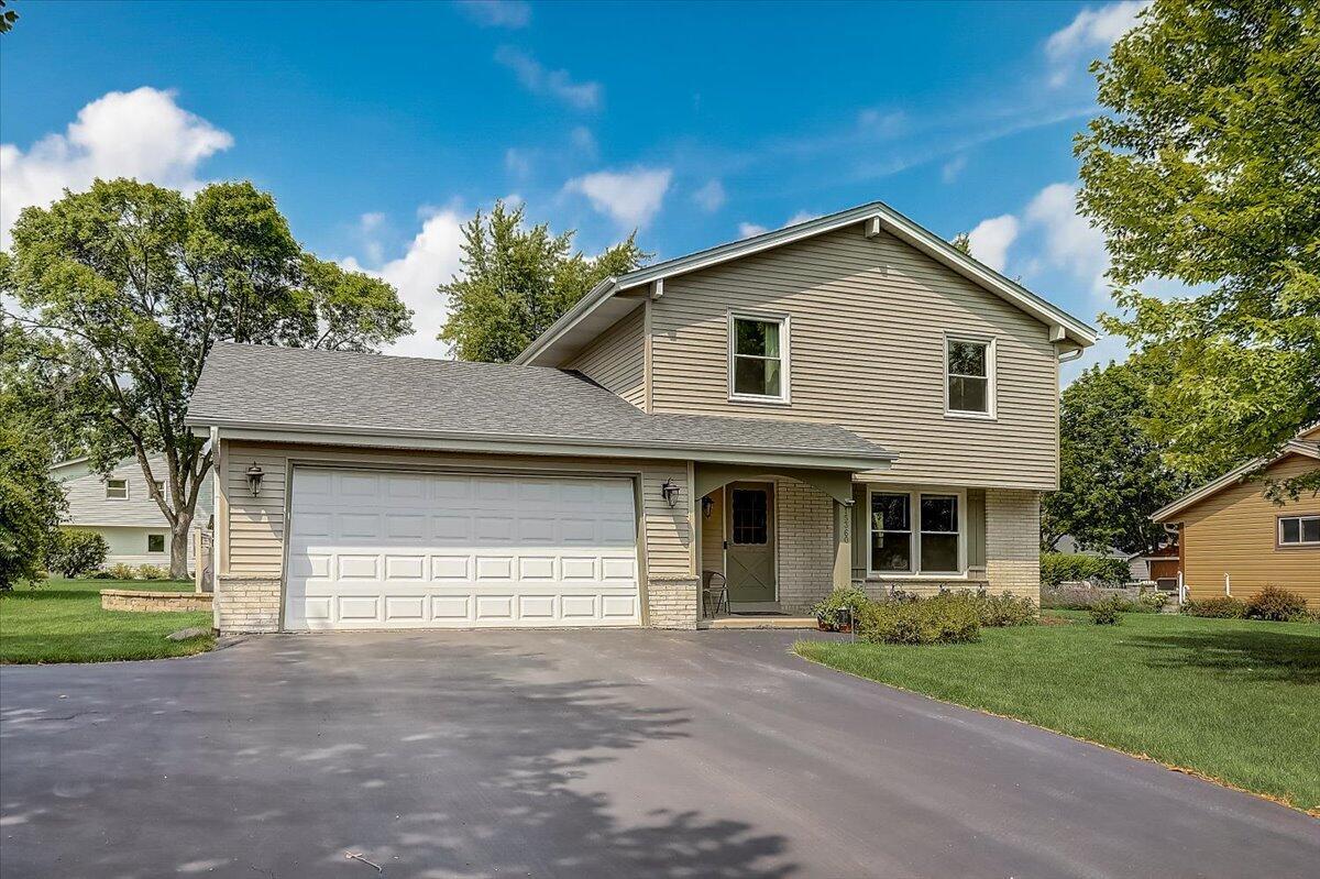 15360 W Harcove Dr., New Berlin, WI 53151