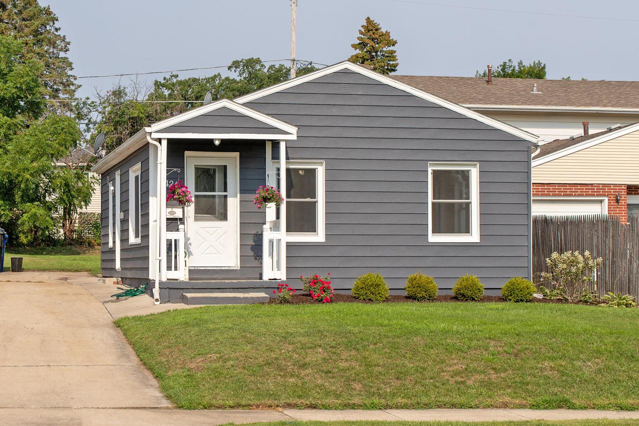 1424 Oregon St, Racine, WI 53405