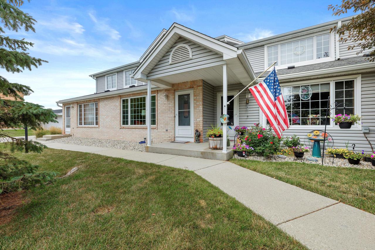 10380 W Whitnall Edge Cir. #G, Franklin, WI 53132