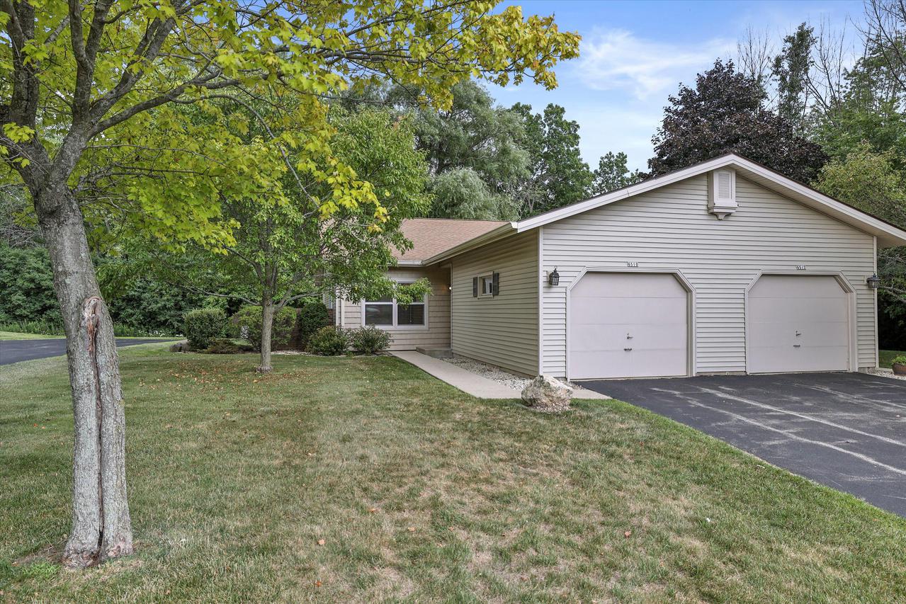 6510 S Parkedge Cir. #A, Franklin, WI 53132