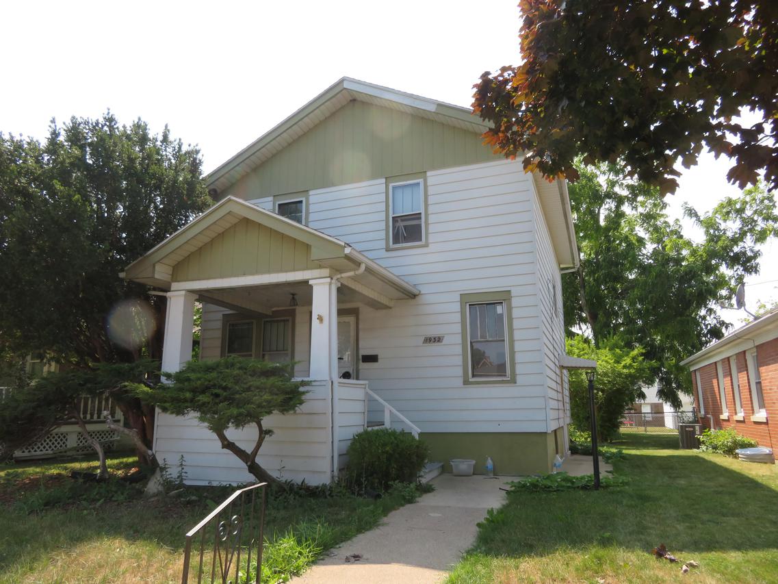 1932 Quincy Ave, Racine, WI 53403
