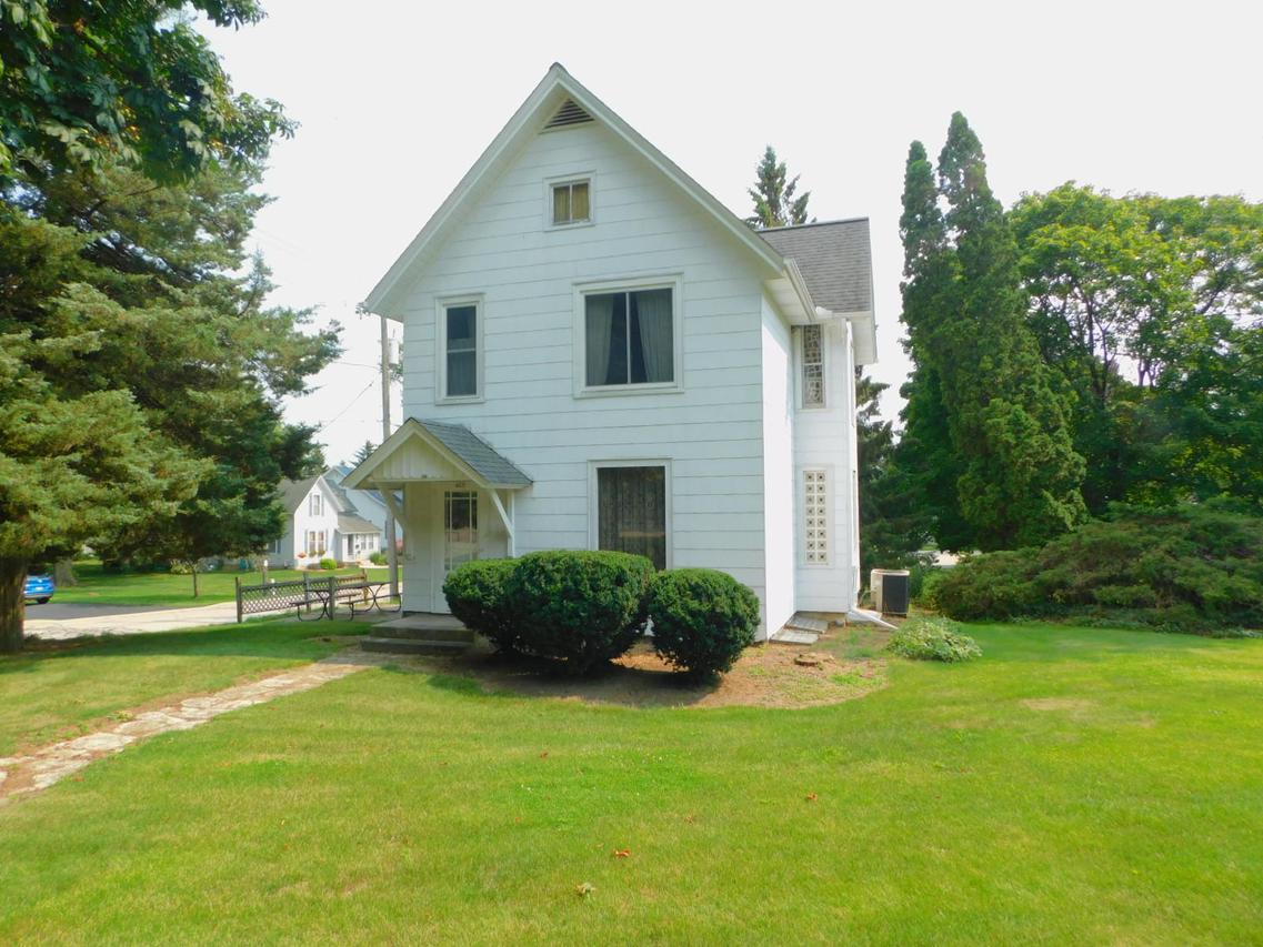 403 W Capitol Dr., Hartland, WI 53029