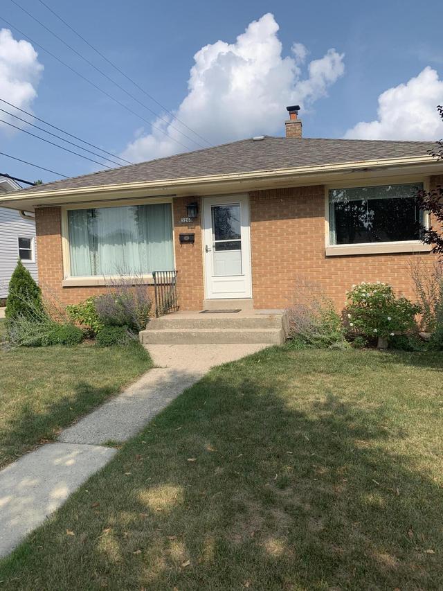 3268 S 86th St, Milwaukee, WI 53227