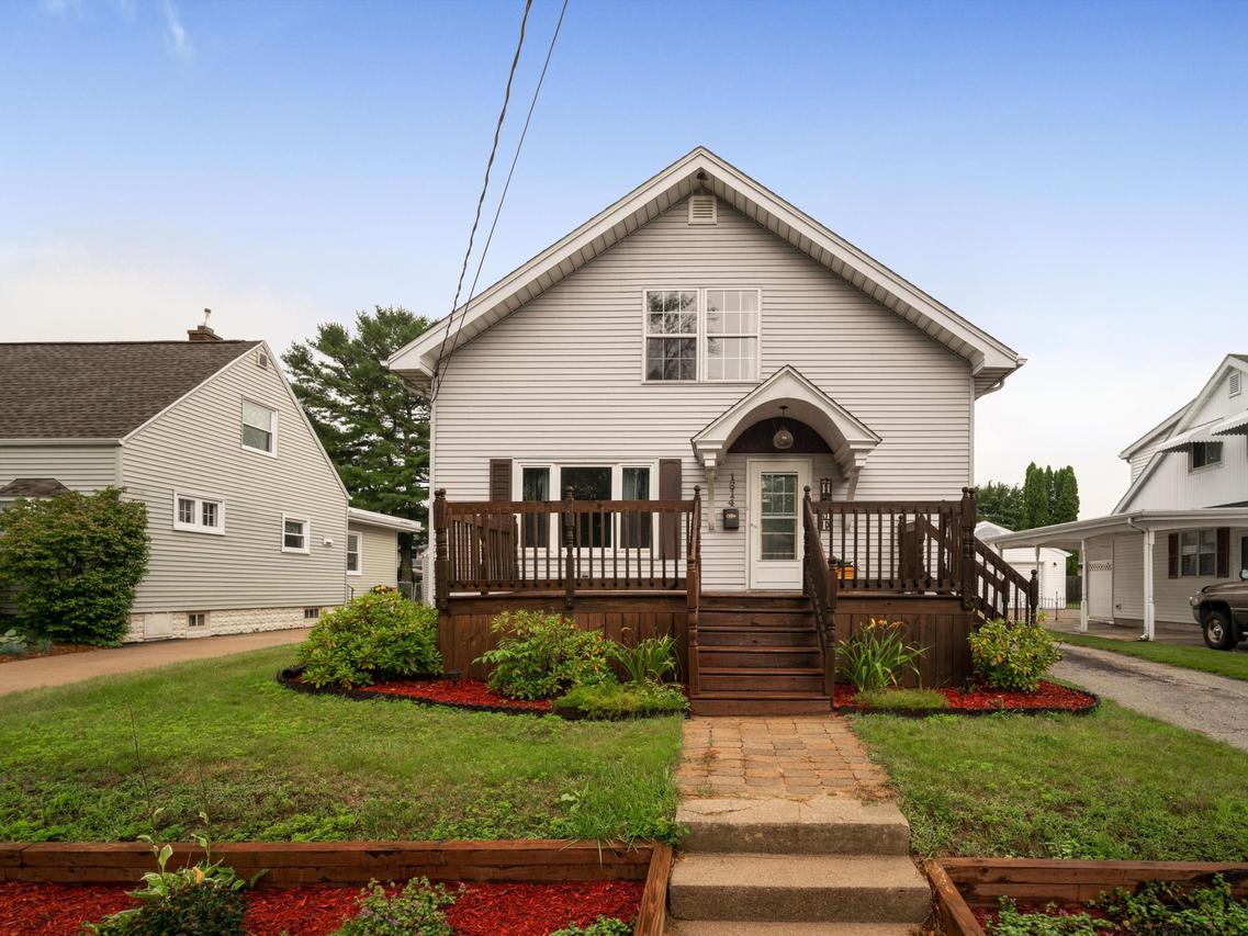 1614 S 15th St, Manitowoc, WI 54220