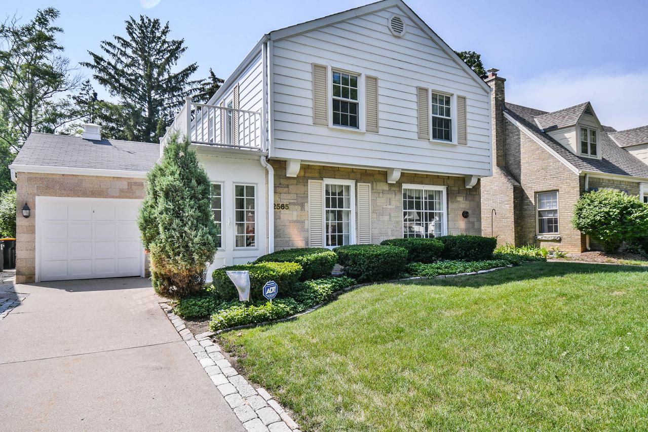 2565 N 84th St, Wauwatosa, WI 53226