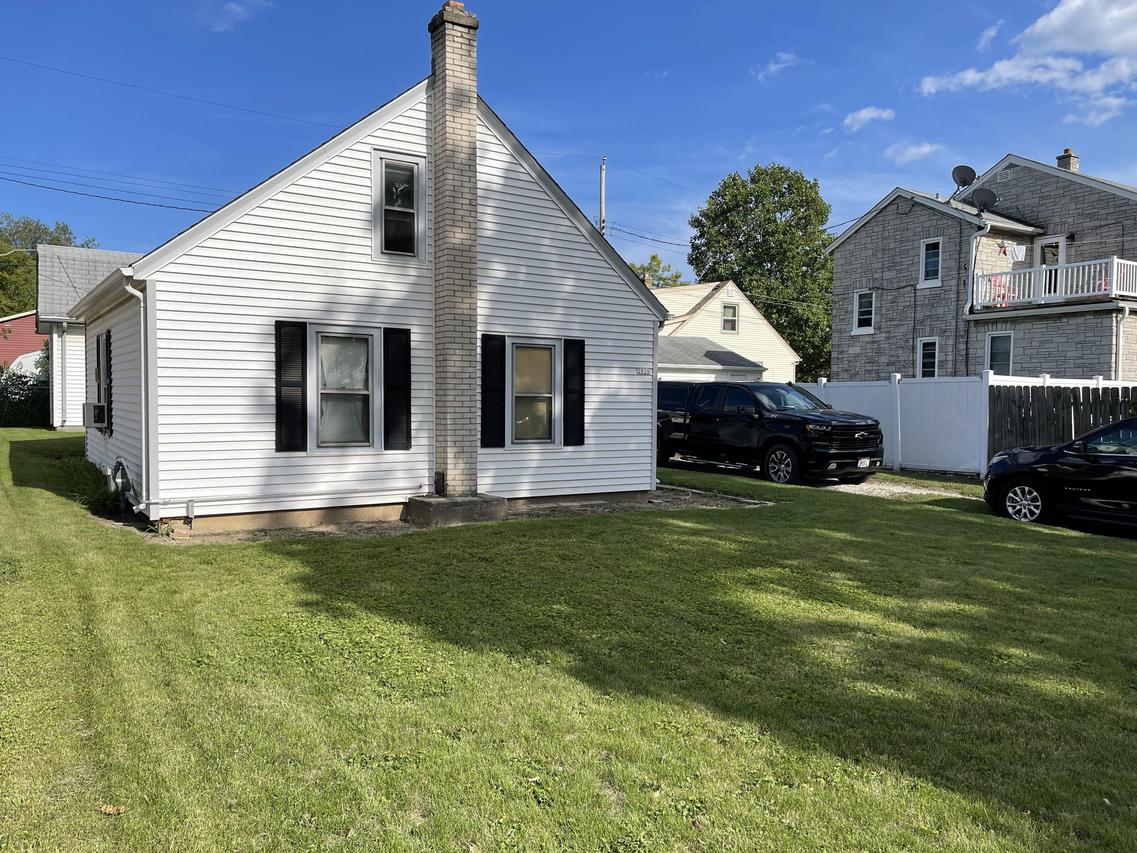 2826 S 99th St., West Allis, WI 53227