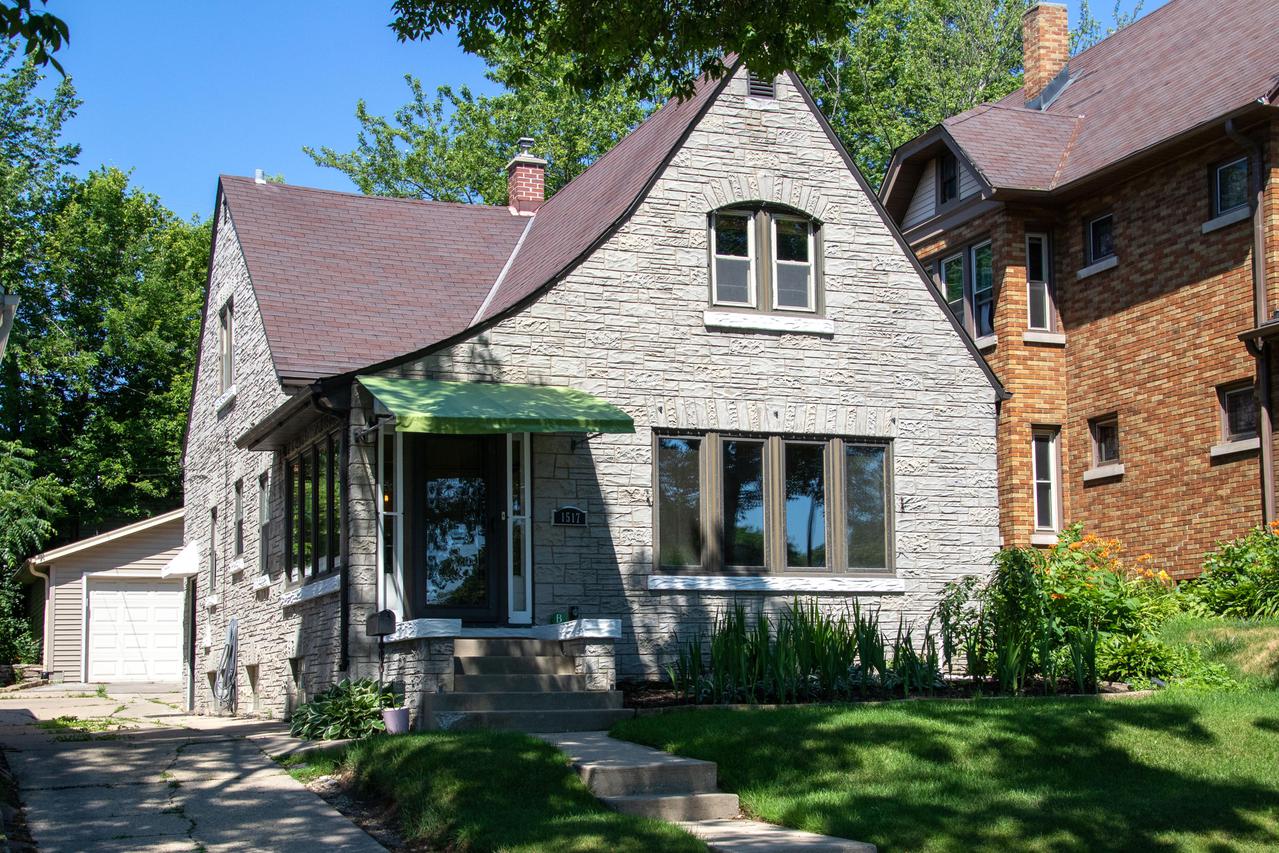 1517 S 62nd St, West Allis, WI 53214