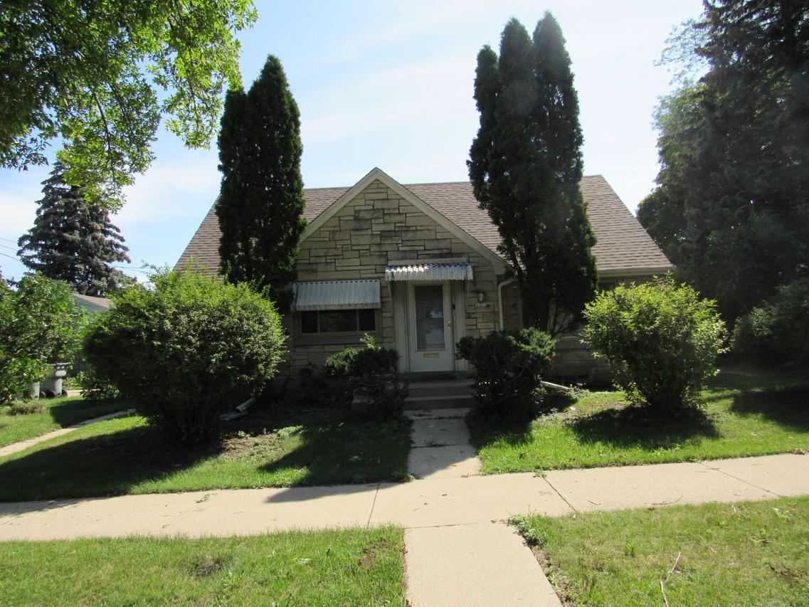 3262 S 37th St, Milwaukee, WI 53215
