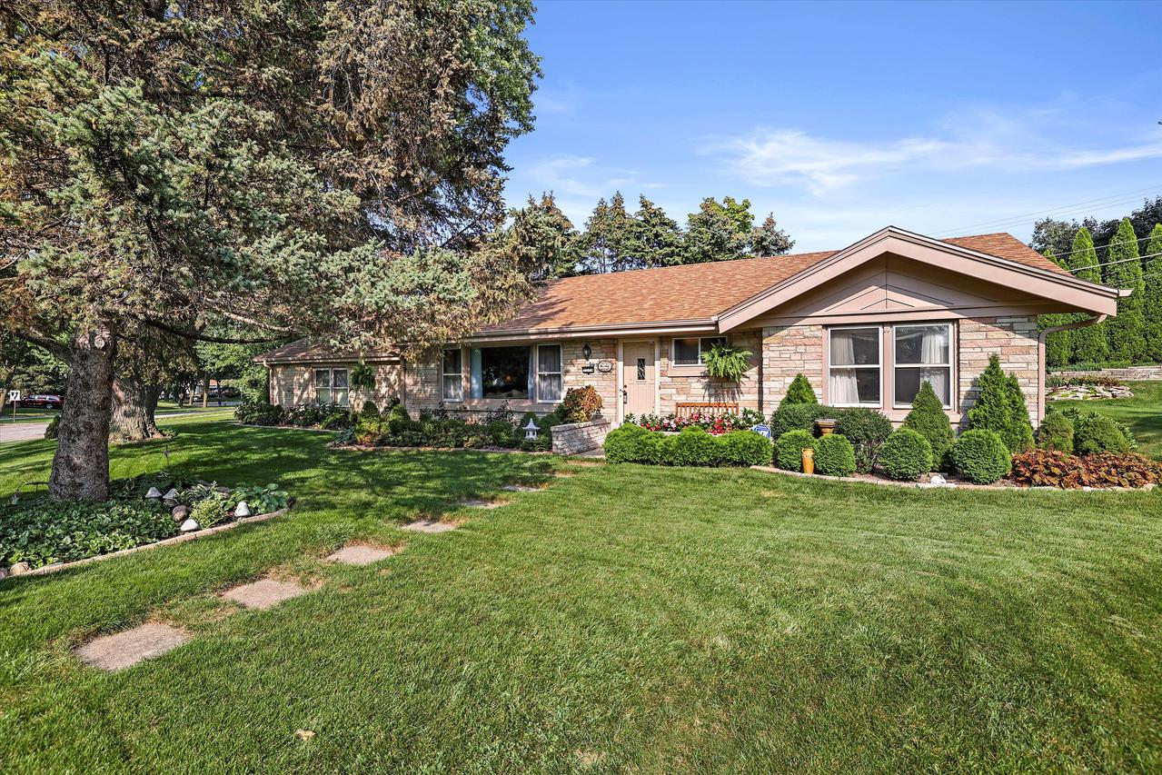 3254 N Knoll Blvd., Wauwatosa, WI 53222