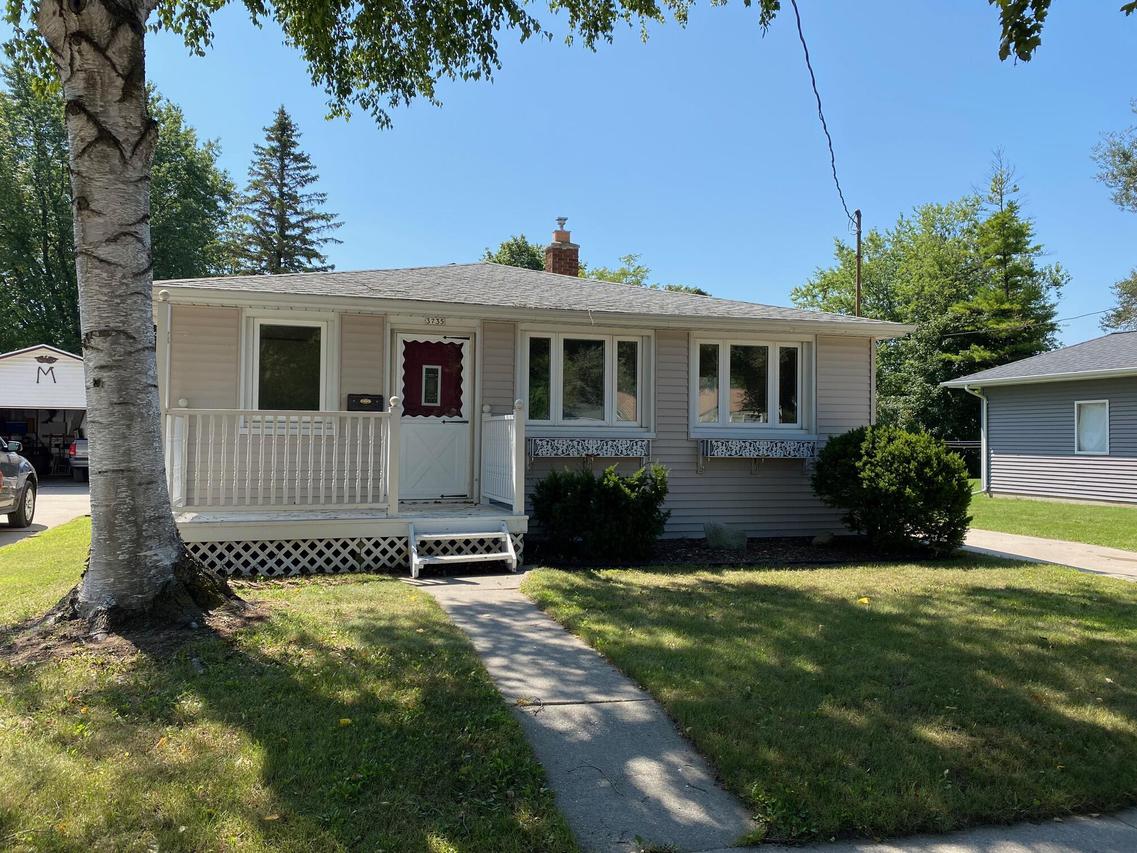 3735 Custer St., Manitowoc, WI 54220