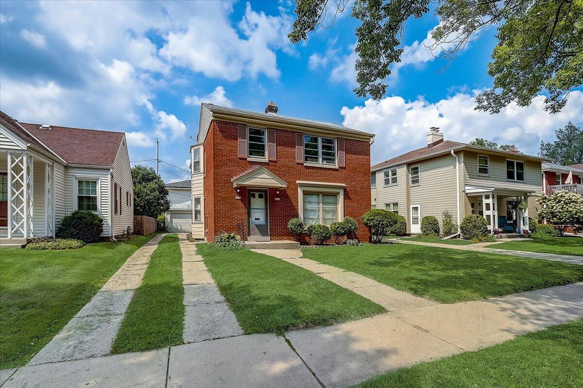 2045 N 86th St #2047, Wauwatosa, WI 53226