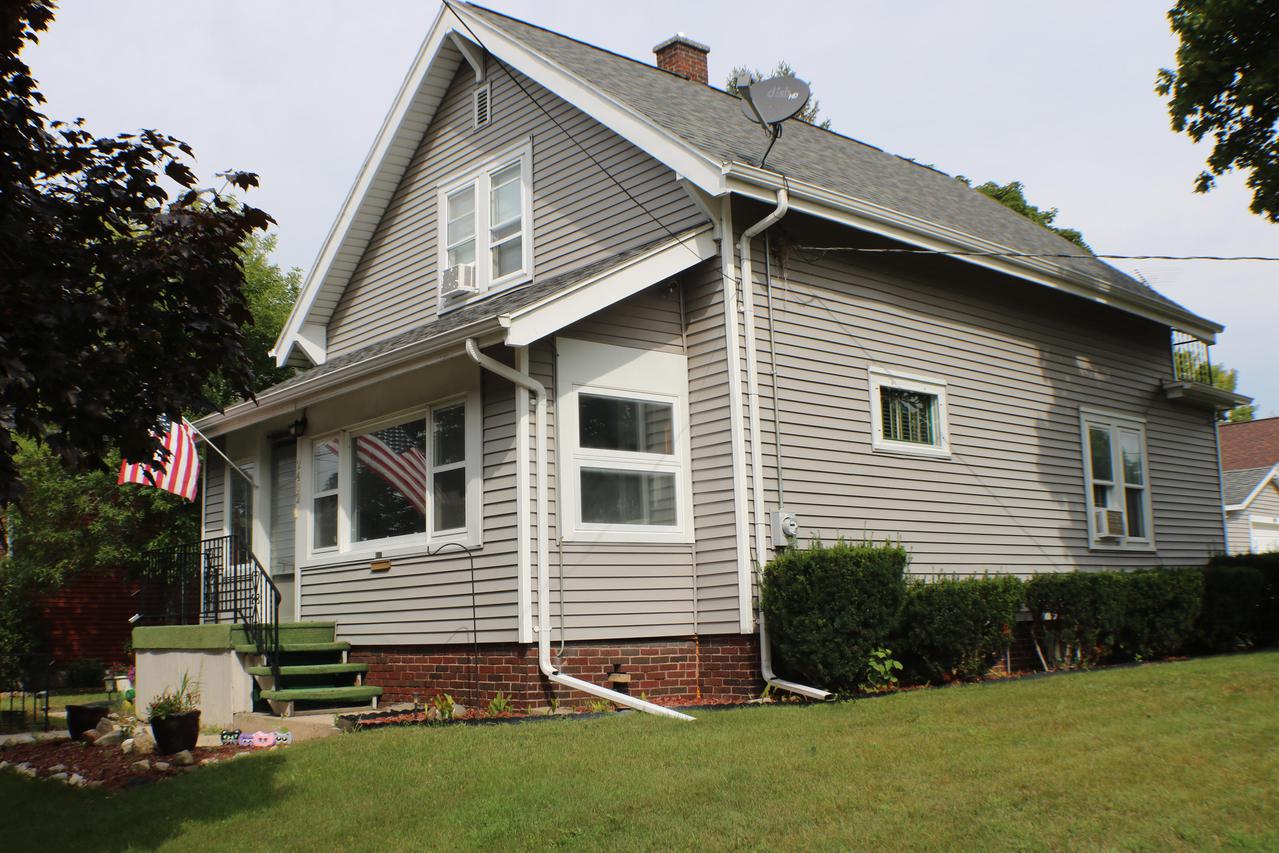 2402 Clark St., Manitowoc, WI 54220