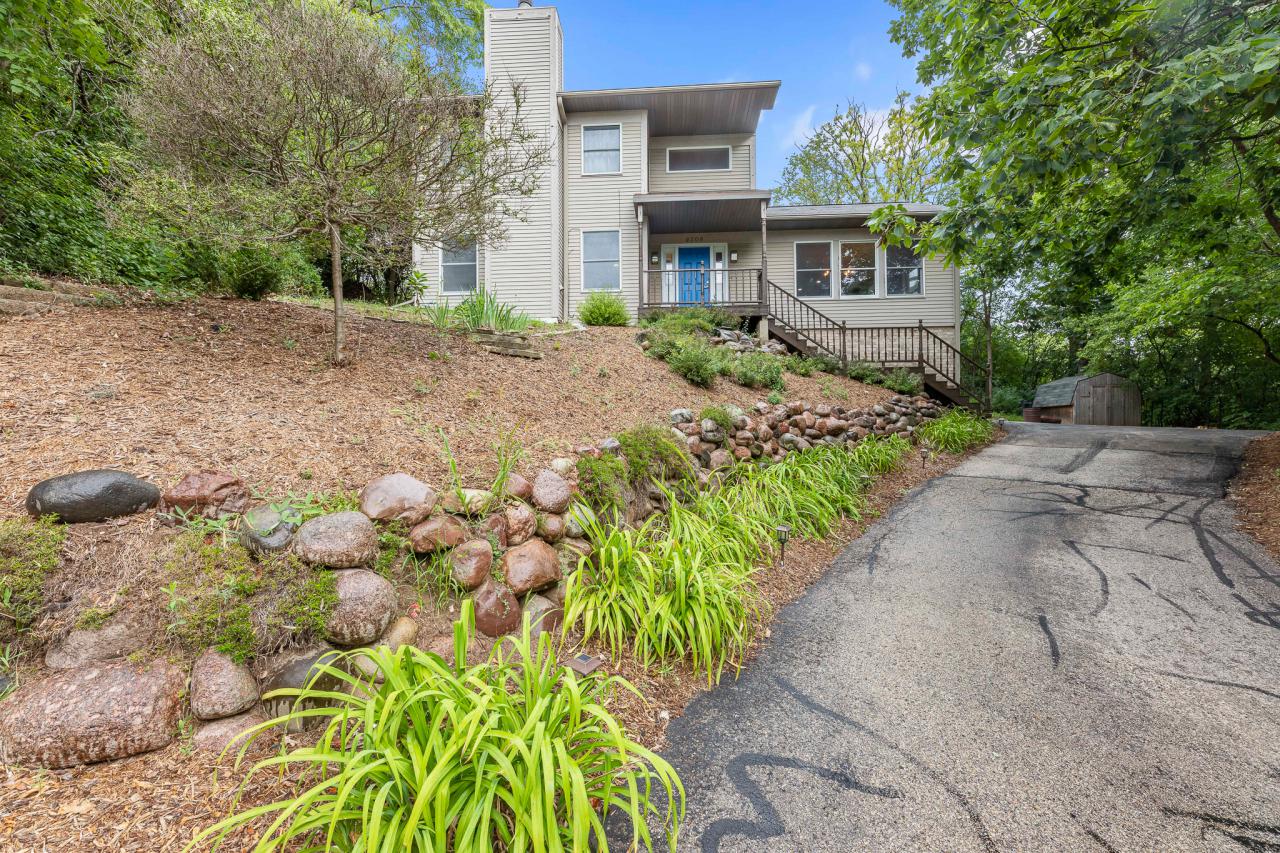 2208 Woodfield Cir, Waukesha, WI 53188