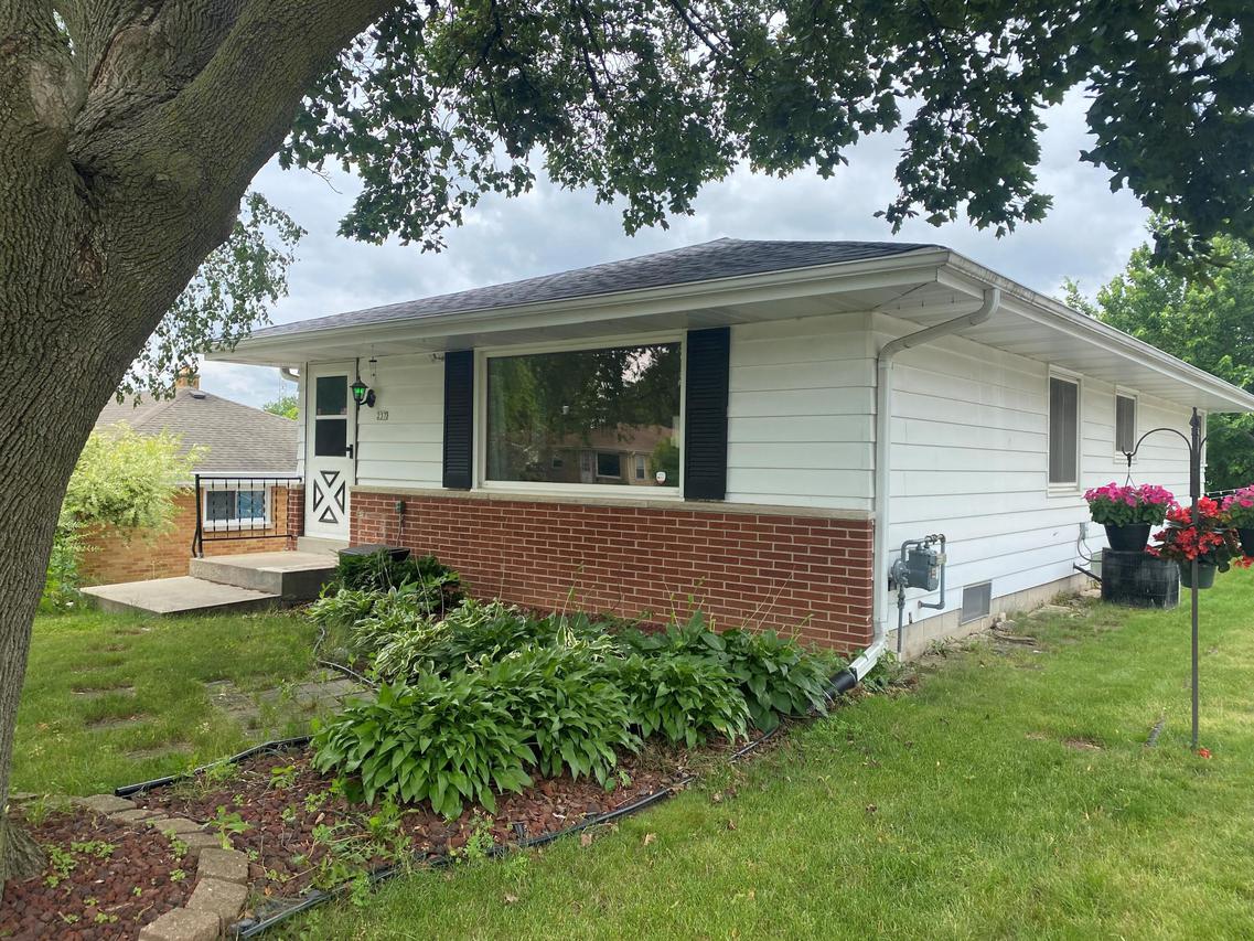 237 N 113th St, Wauwatosa, WI 53226