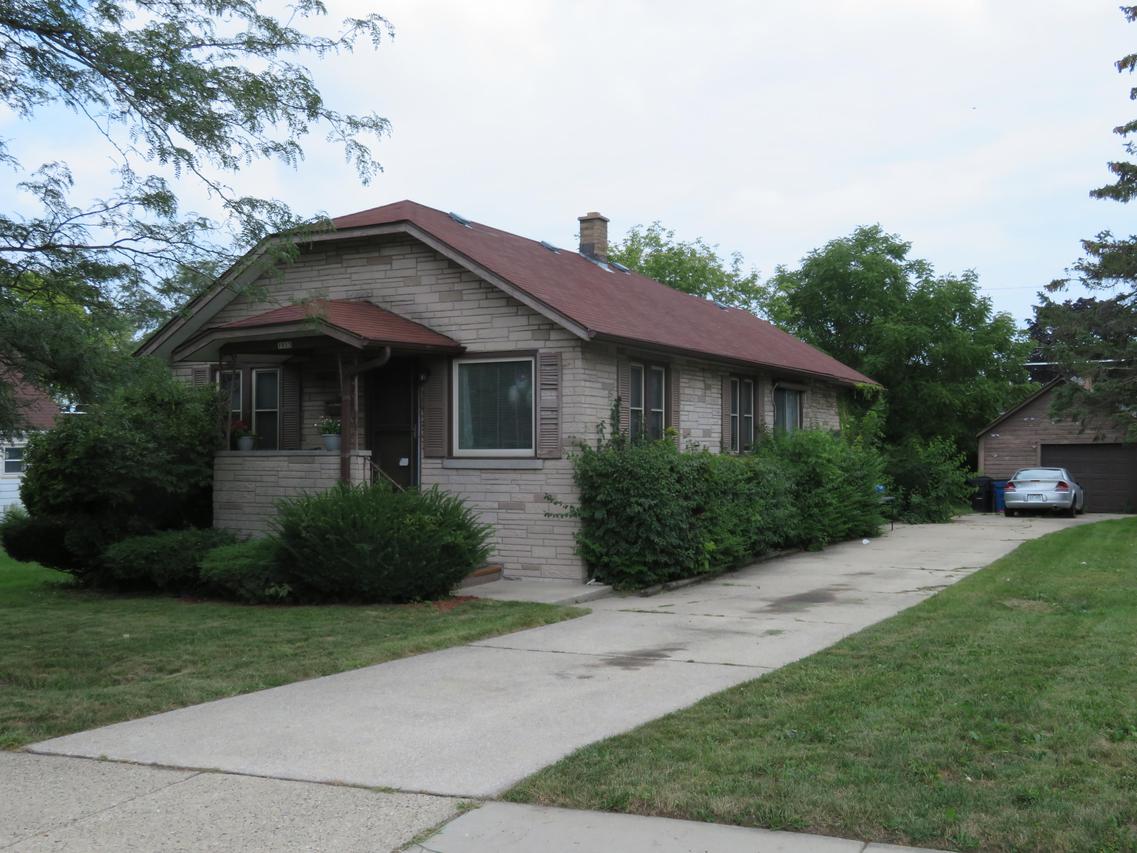 1013 Roosevelt Ave, Racine, WI 53406