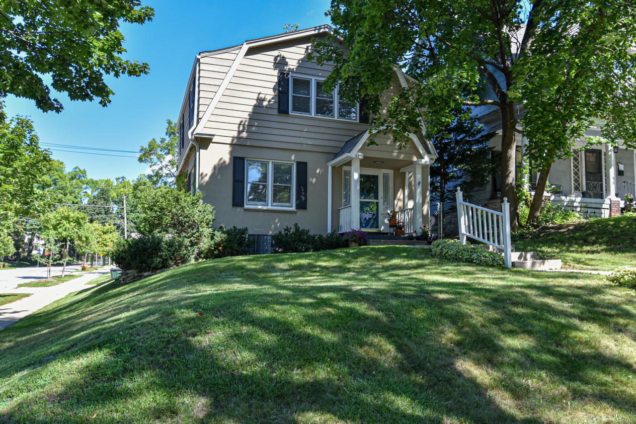 6230 W Wisconsin Ave, Wauwatosa, WI 53213