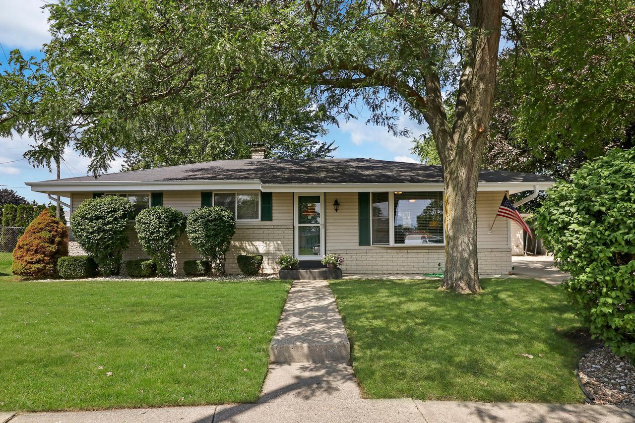 5814 66th Pl, Kenosha, WI 53142