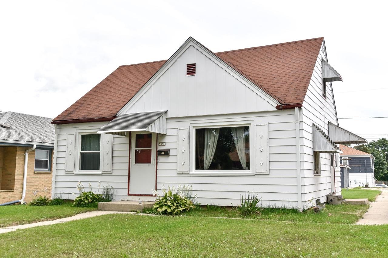 3858 N 61st St, Milwaukee, WI 53216