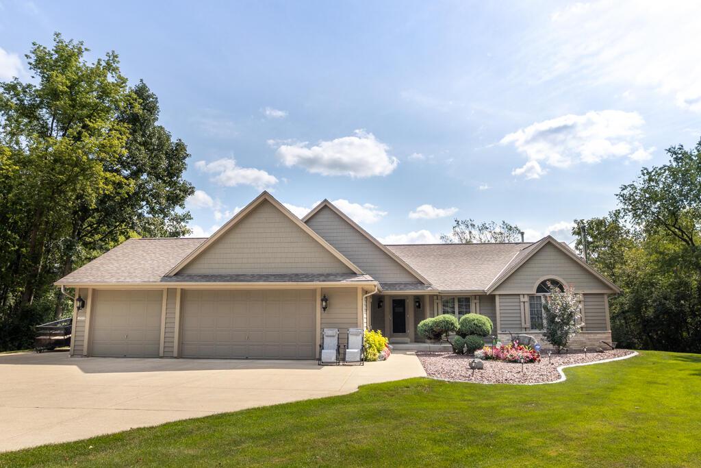 17555 W Steven Dr., New Berlin, WI 53146