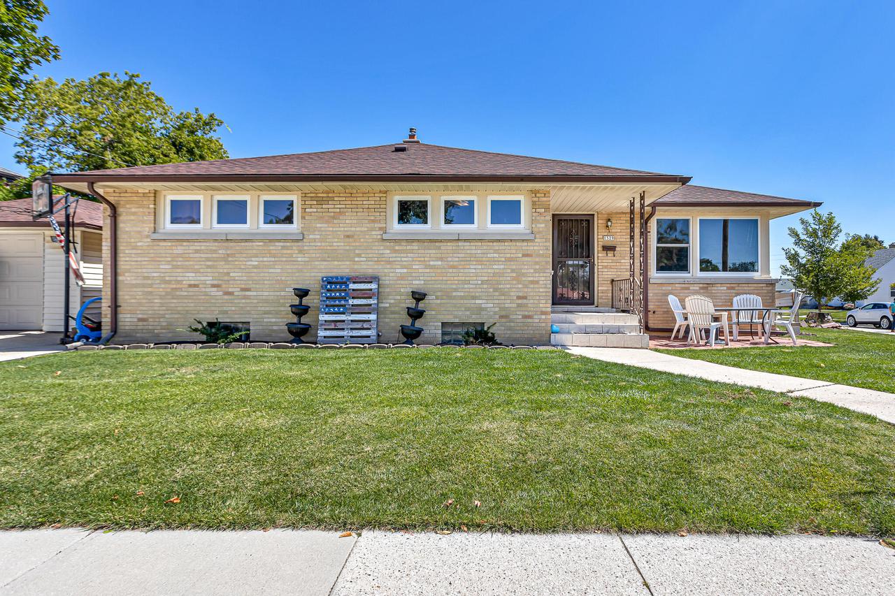 1529 S 20th St., Sheboygan, WI 53081